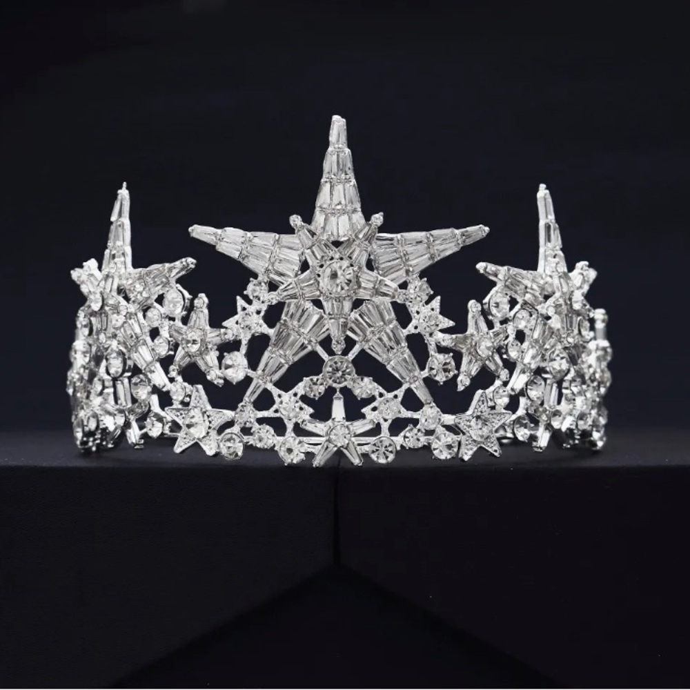 Elegant Gold Star Tiara - Picture 2 of 7